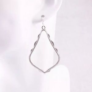 NEW 🌼 Silver teardrop filigree frame earring
